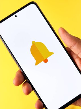 Assam, Hindistan - 29 Mayıs 2021: Telefon ekranı görüntüsünde Google Alarm logosu.