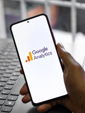 Assam, Hindistan - 31 Ocak 2021: Telefon ekranı görüntüsünde Google Analitik logosu.