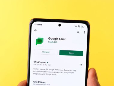 Assam, Hindistan - 29 Mayıs 2021: Google Chat logosu telefon ekranı görüntüsü.