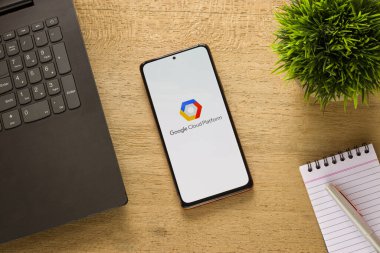 Assam, Hindistan - 29 Mayıs 2021: Telefon ekranında Google Bulut Platformu logosu.