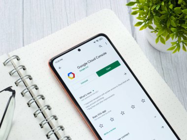 Assam, Hindistan - 29 Mayıs 2021: Telefon ekranında Google Bulut Platformu logosu.