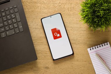 Assam, Hindistan - 29 Mayıs 2021: Telefon ekranı görüntüsünde Google Çizimleri logosu.