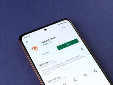 Assam, Hindistan - 29 Mayıs 2021: Google Expeditions logo on phone screen stock image.