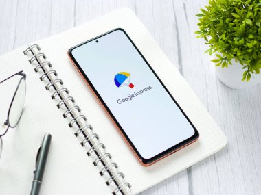 Assam, Hindistan - 29 Mayıs 2021: Telefon ekranı görüntüsünde Google Express logosu.
