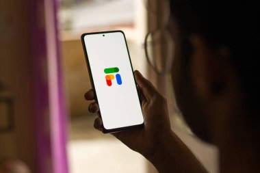 Assam, Hindistan - 29 Mayıs 2021: Telefon ekranı görüntüsünde Google Fi logosu.