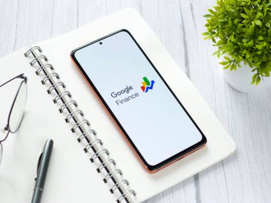 Assam, Hindistan - 29 Mayıs 2021: Telefon ekranı görüntüsünde Google Finans logosu.