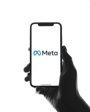Batı Bangal, Hindistan - 29 Ekim 2021: Meta telefon ekranındaki yeni Facebook adı logosu.