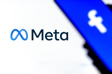 Batı Bangal, Hindistan - 29 Ekim 2021: Meta telefon ekranındaki yeni Facebook adı logosu.