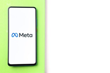 Batı Bangal, Hindistan - 29 Ekim 2021: Meta telefon ekranındaki yeni Facebook adı logosu.