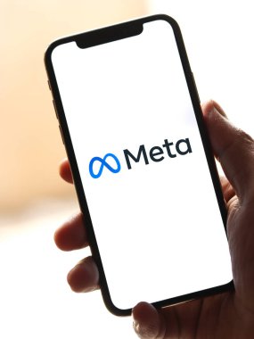 Batı Bangal, Hindistan - 29 Ekim 2021: Meta telefon ekranındaki yeni Facebook adı logosu.