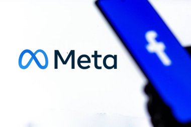 Batı Bangal, Hindistan - 29 Ekim 2021: Meta telefon ekranındaki yeni Facebook adı logosu.