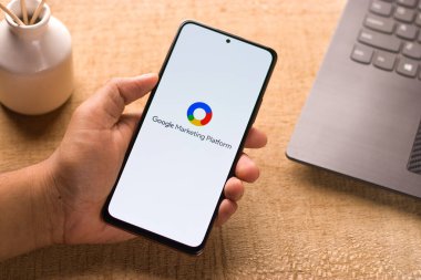 Assam, Hindistan - 29 Mayıs 2021: Telefon ekranı görüntüsünde Google Pazarlama Platformu logosu.
