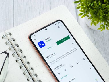 Assam, Hindistan - 29 Mayıs 2021: Telefon ekranı görüntüsü üzerinde Google Telefon uygulaması logosu.