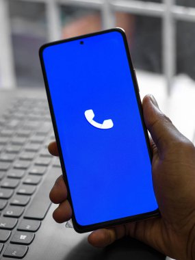Assam, Hindistan - 29 Mayıs 2021: Telefon ekranı görüntüsü üzerinde Google Telefon uygulaması logosu.