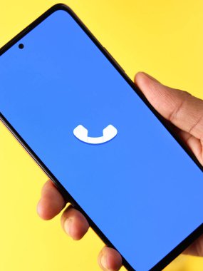 Assam, Hindistan - 29 Mayıs 2021: Telefon ekranı görüntüsü üzerinde Google Telefon uygulaması logosu.