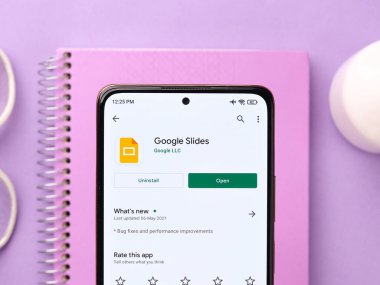 Assam, Hindistan - 29 Mayıs 2021: Google Slayt uygulaması logosu telefon ekranı görüntüsü.