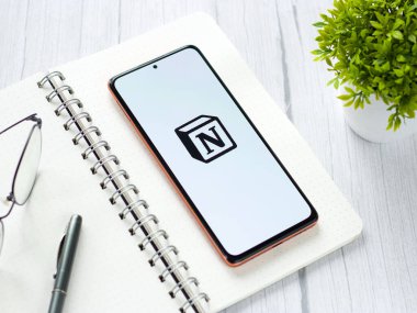 Assam, Hindistan - 29 Mayıs 2021: Telefon ekranı görüntüsünde kavram logosu.