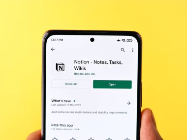 Assam, Hindistan - 29 Mayıs 2021: Telefon ekranı görüntüsünde kavram logosu.