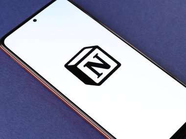 Assam, Hindistan - 29 Mayıs 2021: Telefon ekranı görüntüsünde kavram logosu.