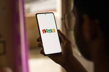 Assam, Hindistan - 29 Mayıs 2021: Zoho telefon ekranı görüntüsü.