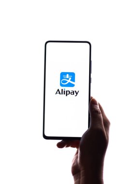 Assam, Hindistan - 04 Mayıs 2021: Telefon ekranı görüntüsünde Alipay logosu.