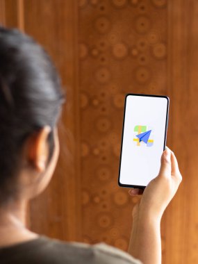 Assam, Hindistan - 04 Mayıs 2021: Telefon ekranındaki Amap.com logosu.