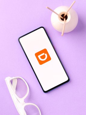 Assam, Hindistan - 04 Mayıs 2021: DiDi logosu telefon ekranı görüntüsü.