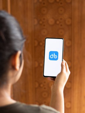 Assam, Hindistan - 04 Mayıs 2021: Telefon ekranındaki logo.