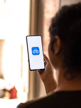 Assam, Hindistan - 04 Mayıs 2021: Telefon ekranındaki logo.