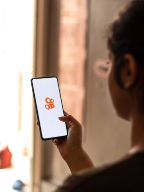 Assam, Hindistan - 04 Mayıs 2021: Telefon ekranında Kuaishou logosu.