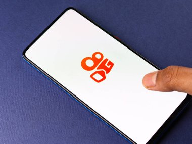 Assam, Hindistan - 04 Mayıs 2021: Telefon ekranında Kuaishou logosu.