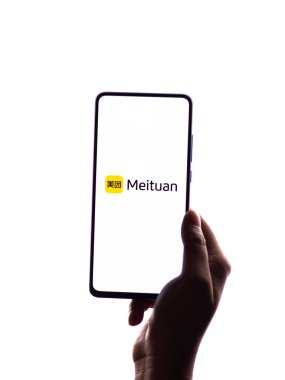 Assam, Hindistan - 04 Mayıs 2021: Meituan logosu telefon ekranı görüntüsü.