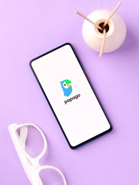 Assam, Hindistan - 04 Mayıs 2021: Naver Papago telefon ekranı görüntüsü.