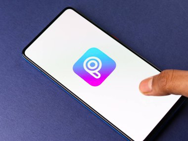 Assam, Hindistan - 04 Mayıs 2021: Picsart telefon ekranı görüntüsü.
