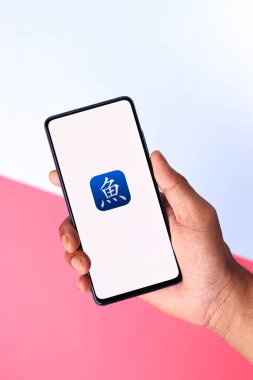 Assam, Hindistan - 04 Mayıs 2021: Telefon ekranında Pleco Yazılım logosu.