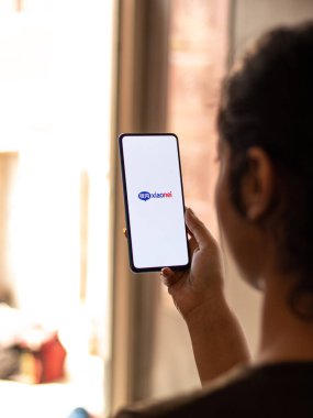 Assam, Hindistan - 04 Mayıs 2021: Telefon ekranında Xiaonei logosu.