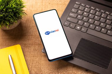 Assam, Hindistan - 04 Mayıs 2021: Telefon ekranında Xiaonei logosu.