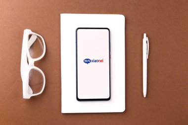 Assam, Hindistan - 04 Mayıs 2021: Telefon ekranında Xiaonei logosu.