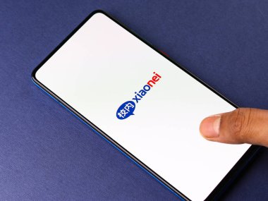 Assam, Hindistan - 04 Mayıs 2021: Telefon ekranında Xiaonei logosu.