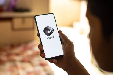 Assam, Hindistan - 21 Haziran 2021: Telefon ekranı görüntüsünde keşif bilimi logosu.