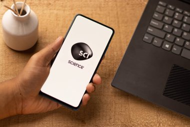 Assam, Hindistan - 21 Haziran 2021: Telefon ekranı görüntüsünde keşif bilimi logosu.
