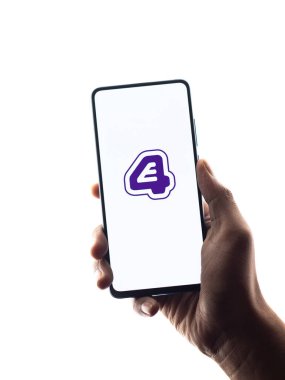 Assam, Hindistan - 21 Haziran 2021: E4 TV logosu telefon ekranı görüntüsü.