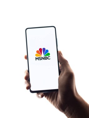 Assam, Hindistan - 21 Haziran 2021: Telefon ekranında MSNBC TV logosu.