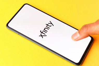 Assam, Hindistan - 21 Haziran 2021: Telefon ekranında Xfinity logosu.