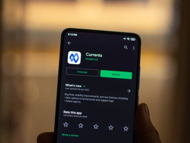Assam, Hindistan - 6 Ağustos 2021: Telefon ekranı görüntüsünde Google Currents logosu.