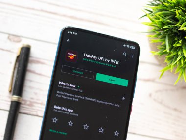 Assam, Hindistan - 6 Ağustos 2021: DakPay telefon ekranı görüntüsü logosu.