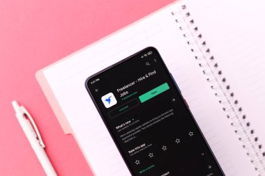 Assam, Hindistan - 6 Ağustos 2021: Telefon ekranında Freelancer logosu.