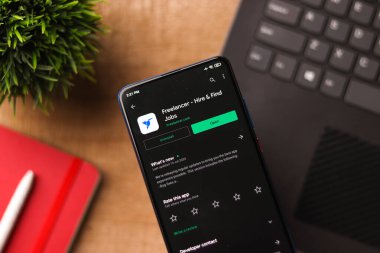 Assam, Hindistan - 6 Ağustos 2021: Telefon ekranında Freelancer logosu.
