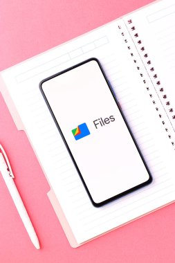 Assam, Hindistan - 6 Ağustos 2021: Telefon ekranı görüntüsü üzerinde Google dosya logosu.