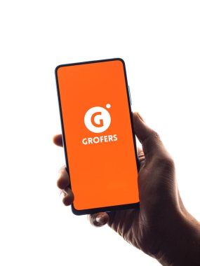 Assam, Hindistan - 6 Ağustos 2021: Grofers logosu telefon ekranı görüntüsünde.
